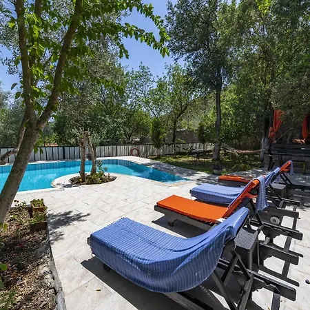 Umutsu Doga Manzarali Korunakli Balayi Villasi Fethiye