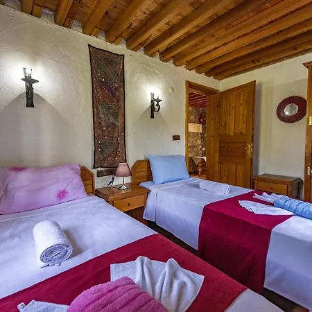 Villa Umutsu Doga Manzarali Korunakli Balayi Villasi