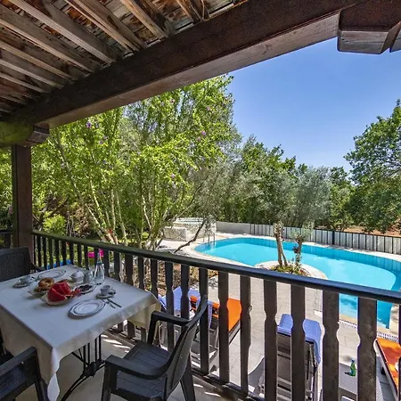 Villa Umutsu Doga Manzarali Korunakli Balayi Villasi Fethiye