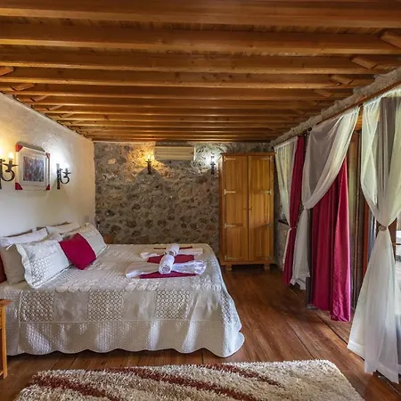 Villa Umutsu Doga Manzarali Korunakli Balayi Villasi