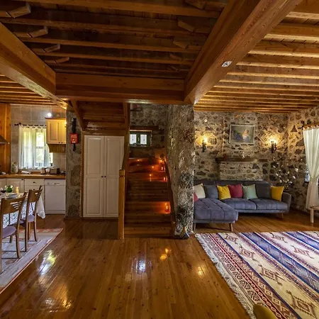 Umutsu Doğa Manzaralı Korunaklı Balayı Villası Villa