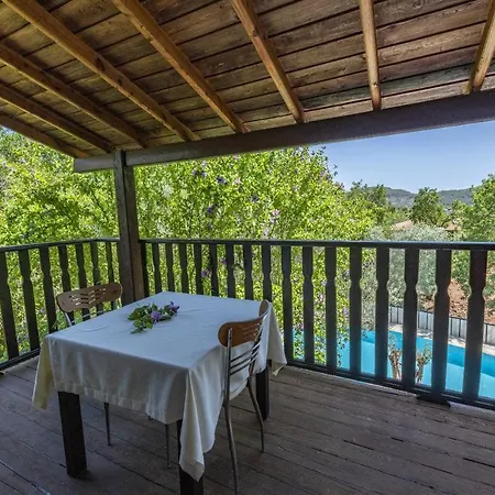 Umutsu Doğa Manzaralı Korunaklı Balayı Villası Villa