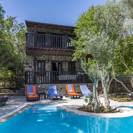 Umutsu Doğa Manzaralı Korunaklı Balayı Villası Villa